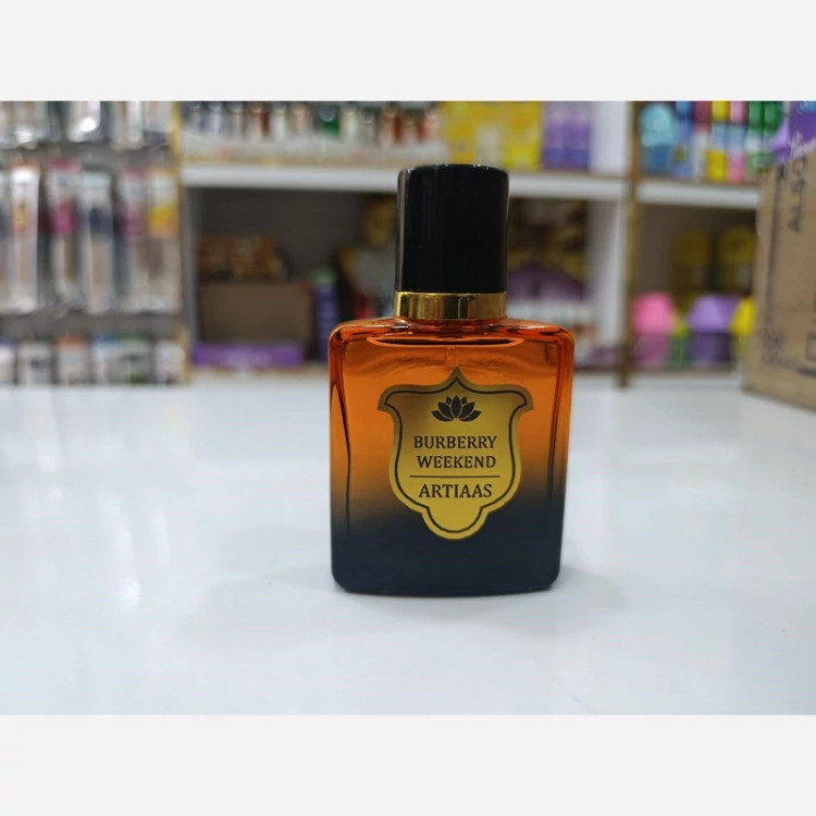 ادکلن 30 میل کتابی برند آرتیاس(Artiaas) رایحه باربری ویکند(Burberry Weekend )